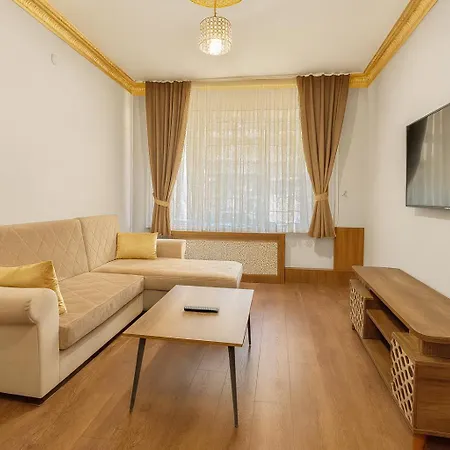 Golden La Vista Boutique