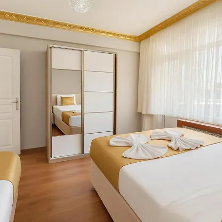 Golden La Vista Boutique