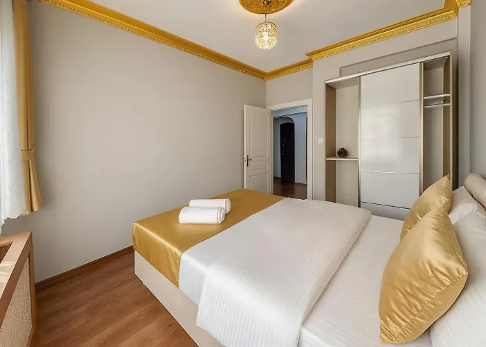 Golden La Vista Boutique Hotell 3*