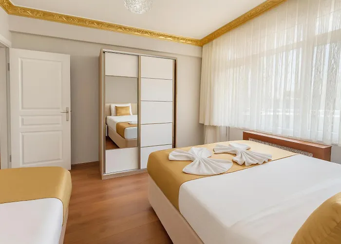 Golden La Vista Boutique